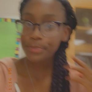 Meet your Posher, Desiree